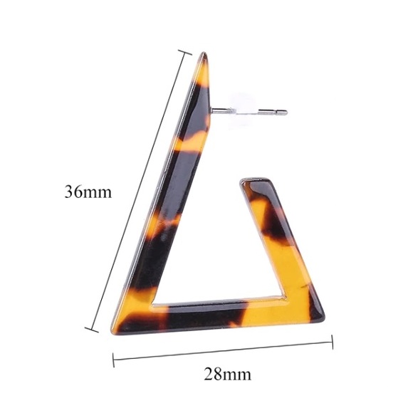 ❣️ Geometric Triangle Acrylic Tortoise Earrings - Picture 3 of 5